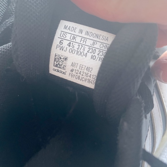 Adidas black shoes - Picture 5 of 7